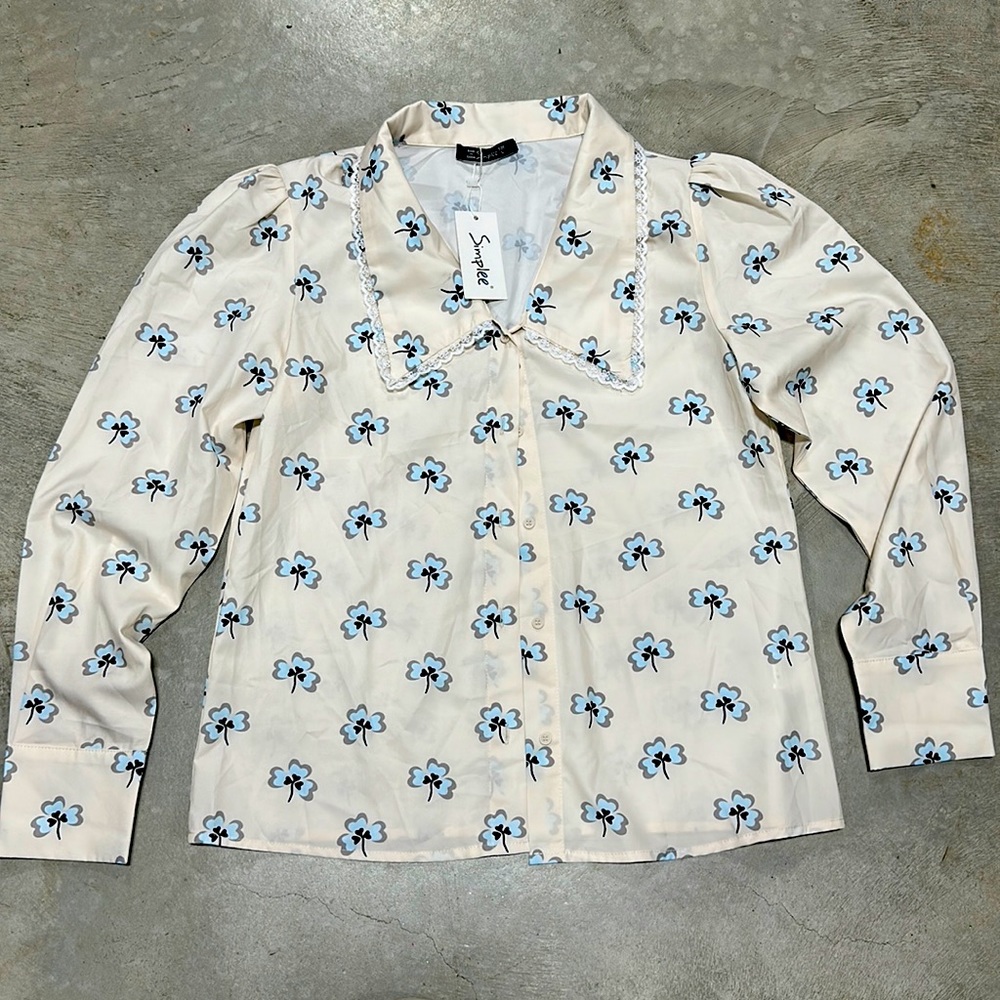 Cream color with blue/black v-neck button up top / Size L / Simplee brand / A-65